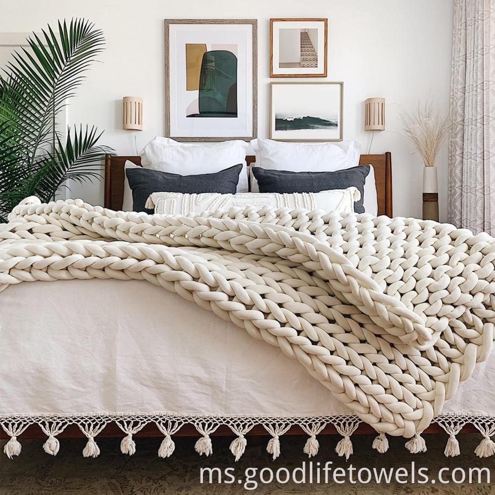 Hand Woven Polyester Chunky Knit Yarn Blanket